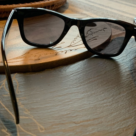 Women’s Sunglasses - Picture 10 of 14